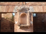 06865 ostia - regio i - insula ix - caseggiato del larario (i,ix,3) - lararium.jpg